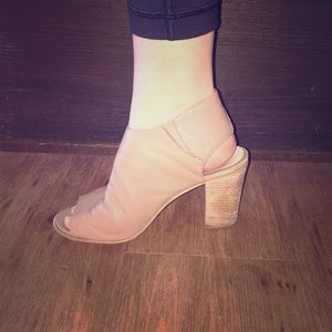 Steve Madden nude sandal
